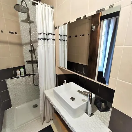 Proche Du Centre Et Des Thermes Appartamento *